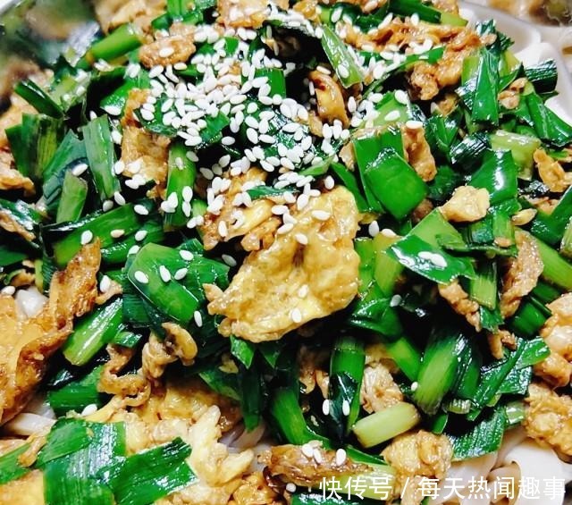 韭菜鸡蛋面条，劲道爽滑，两碗不够吃