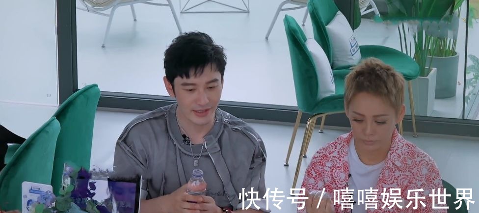 真性情|黄晓明起立敬酒，宁静却坐着，别让真性情成为没礼貌的“保护罩”