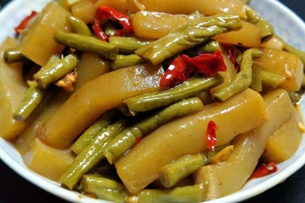 让孩子多吃两碗饭的下饭菜，上桌香气四溢，酸爽开胃，太美味！