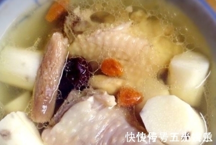 大厨炖鸡汤,从不放2种料,很多人不懂,难怪鸡肉不嫩还很腥!