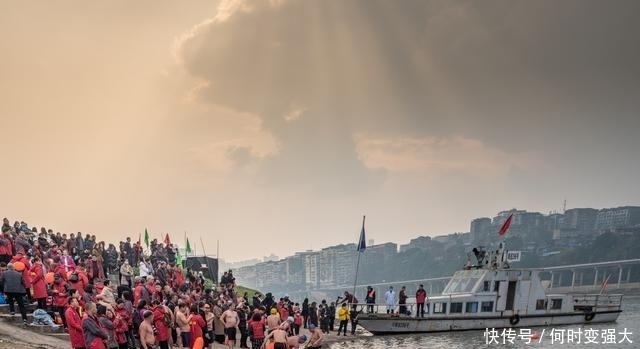 四川达州:冬至节蓬安三汇渠城三地游友联谊 挑战自我畅游渠江!