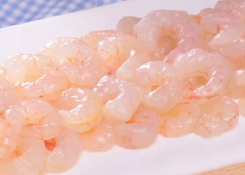 孩子爱吃的手工虾肉肠，烹饪简单，肉嫩味美，吃一次念念不忘