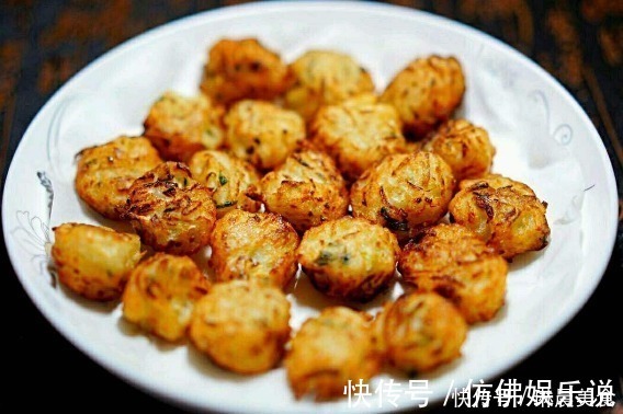 丸子|炸萝卜丸子，放面粉还是淀粉加两样就够了，酥脆好吃，别再放错