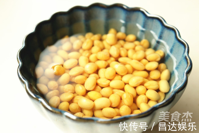 黄豆|自制豆腐脑，1把黄豆就“搞定”，几乎0失败，早餐来一碗真舒服