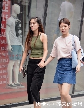 搭配|街拍:你和闺蜜逛街,一定要搭配一下,这不是有心机