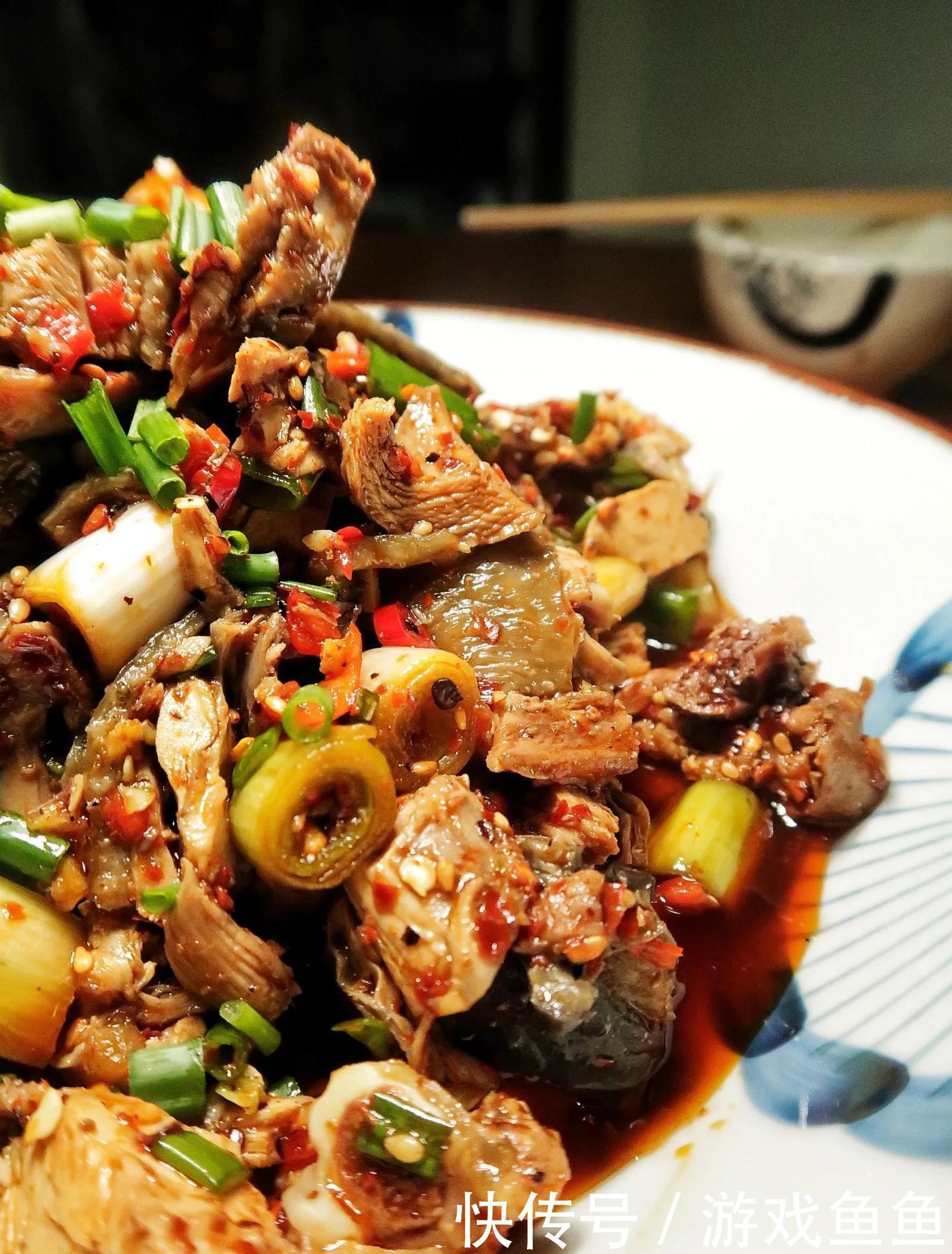 做红油椒麻鸡,一是红油,二是椒麻,三是鸡