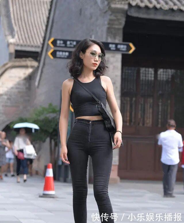 高筒靴|洋气显瘦的打底裤穿搭彰显柔美气息,无惧寒冷露出脚背,彰显个性