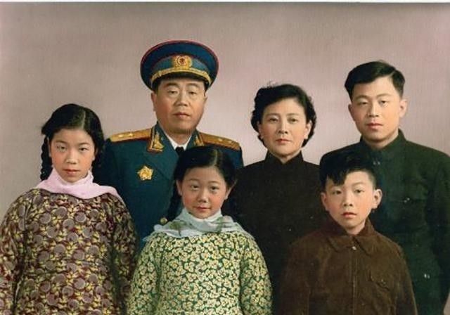 部队|除夕夜:身患癌症的聂凤智出现幻觉,执意下床穿军装要去部队集合