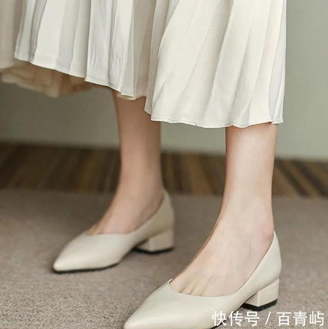 今春霸屏的单鞋，小尖头太显脚瘦了！穿上气质好迷人