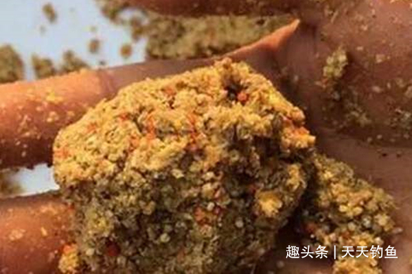 窝点|冬季钓鲫鱼，打窝一定不能将就，多用上几招，持久留鱼避免散窝