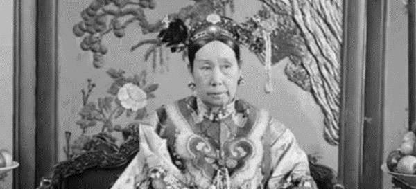 慈禧|李莲英伺候慈禧53年，慈禧死后，李莲英表姐袒露慈禧是死于他杀！