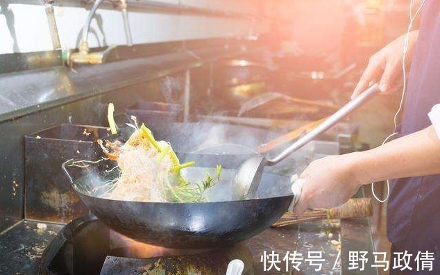 孔府菜|一些南方厨师用的锅没手柄,炒菜还拿个毛巾,为何和北方不一样