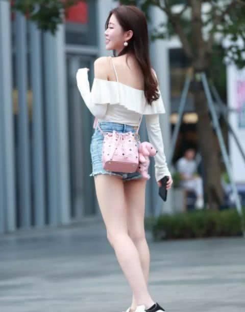 街拍美女青春可爱的小姐姐,没错,这是初恋的感觉