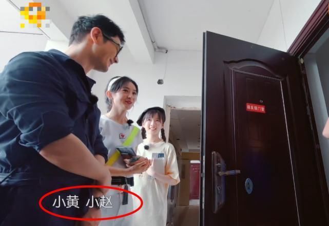 《中餐厅》黄晓明赵丽颖揽客被认出,他的第一反应暴露素养