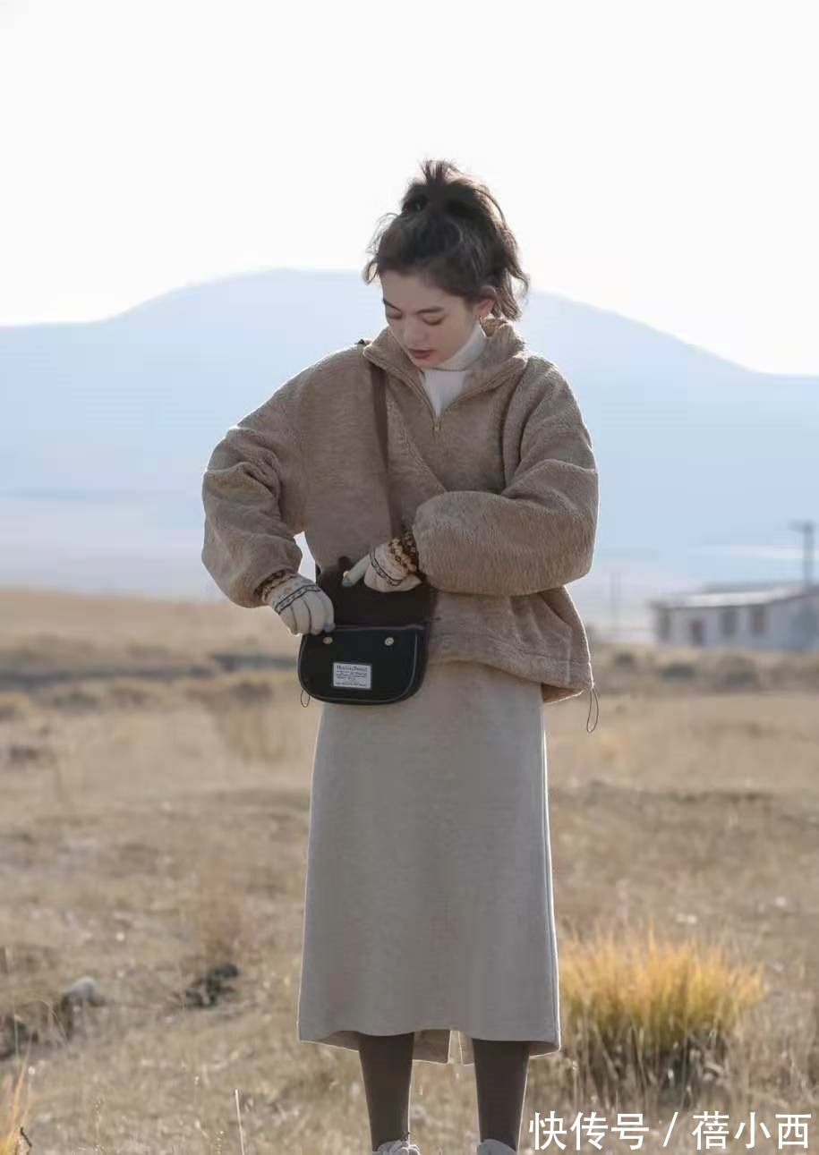 秋天|建议30+女性多穿“毛呢半身裙”,掌握3个搭配要点,时尚又显气质