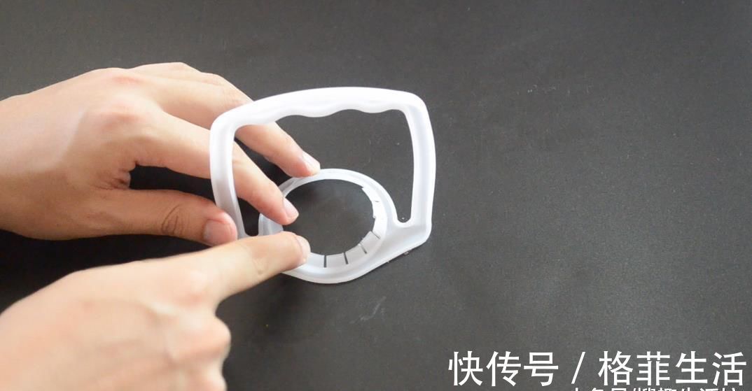 洗菜池边上放一个油桶提手, 作用太棒了, 解决了很多家庭的烦恼