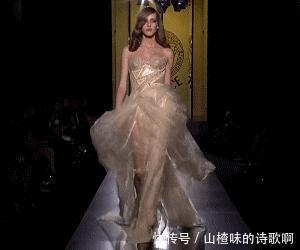 颜色|40+女人,冬季搭配建议首选这3类颜色,美得高级有气质