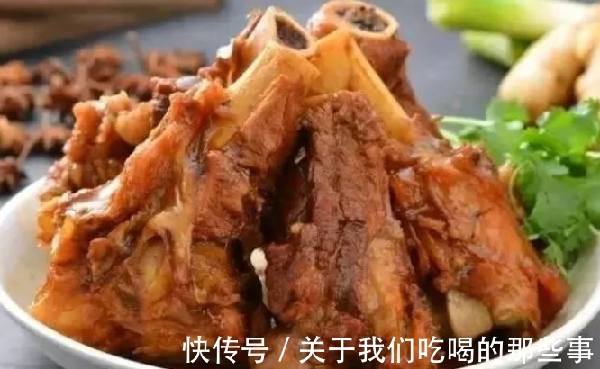 贴秋膘|贴秋膘,尝尝这道“酱骨头”,软烂脱骨,酱香入味,汤汁拌饭好吃