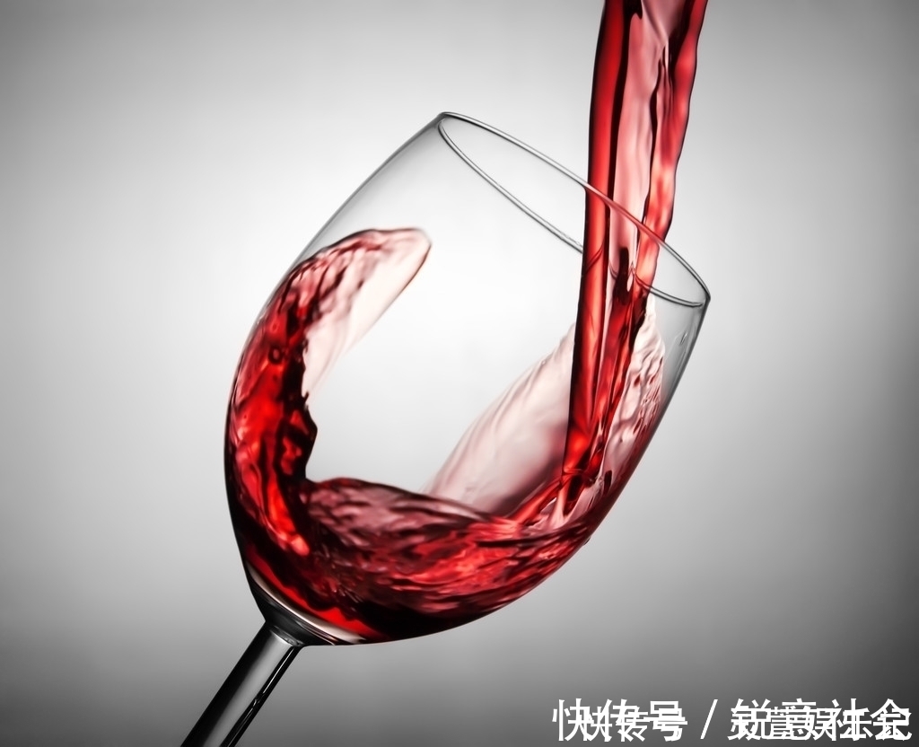 后果|高血压喝红酒会有什么后果？靠喝红酒调理控制高血压不靠谱