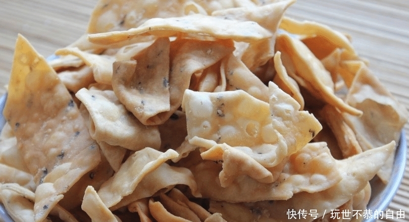 肉丸胡辣汤,和肉丁胡辣汤是回民卖的,胡辣汤早餐摊子上也很多