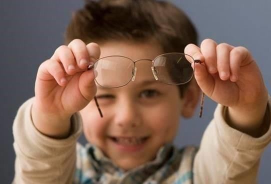 动作|12岁女孩弯腰时一个动作,被父母发现异常10个孩子就有2个中招