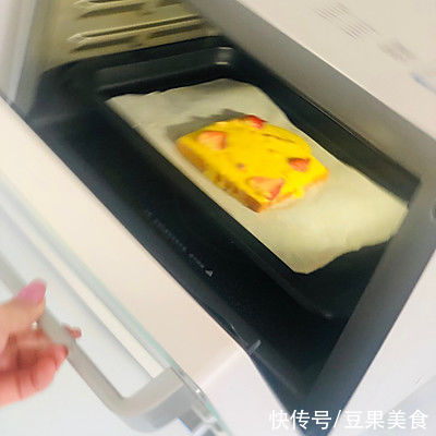 早餐|吐司的创意早餐????草莓酸奶吐司