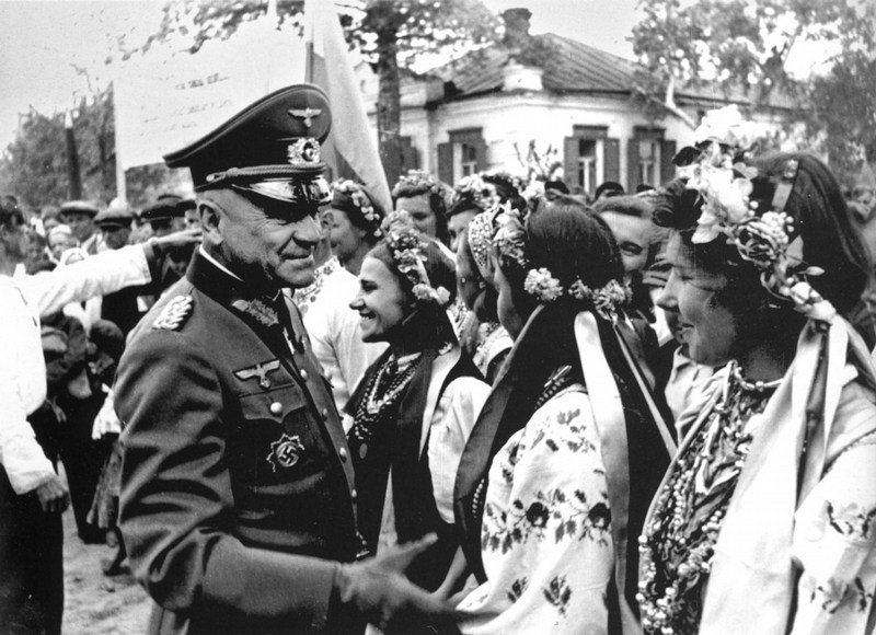 抵抗|二战德军入侵苏联时，乌克兰人为何不抵抗，反而夹道欢迎？