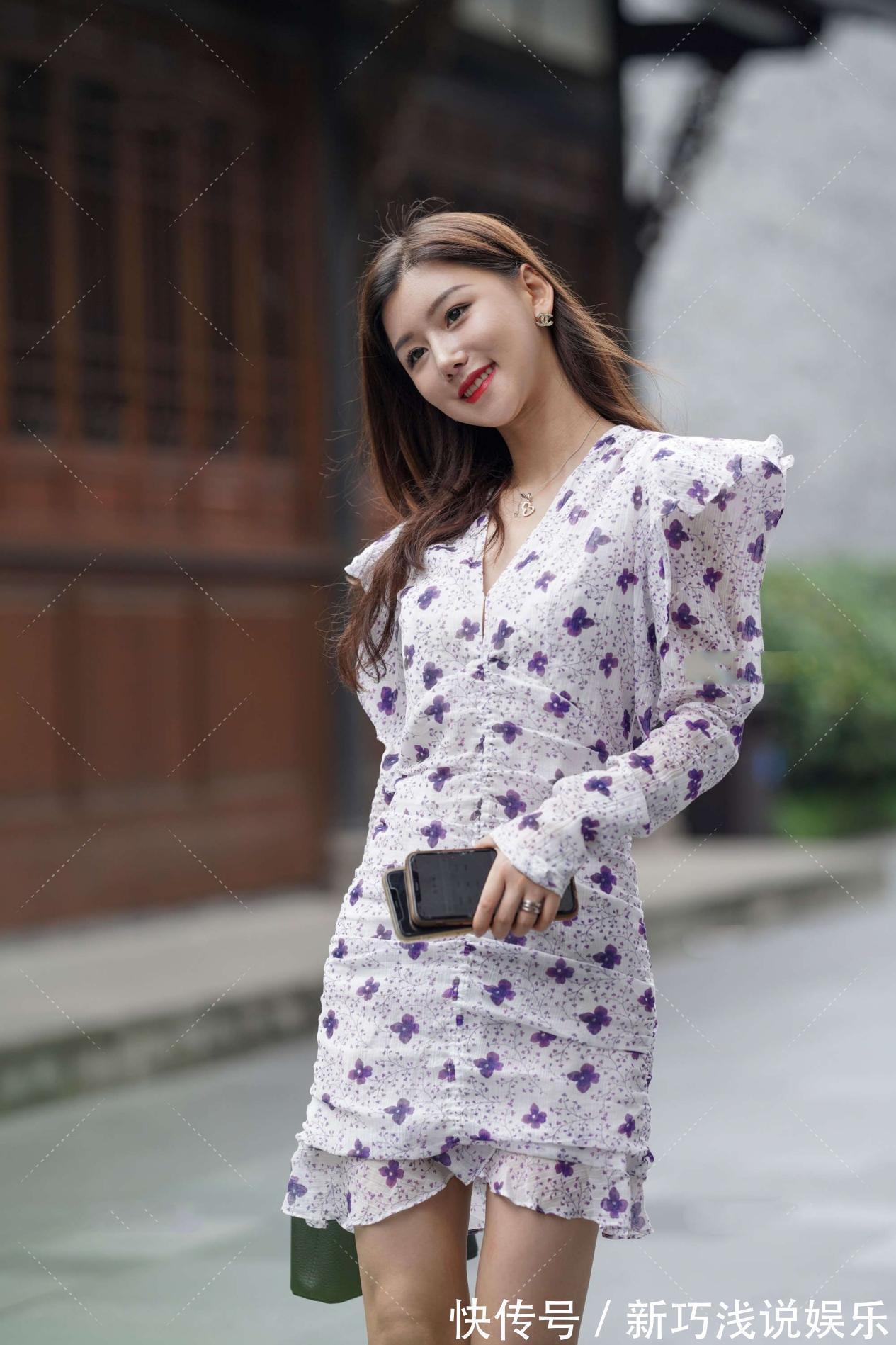 气质 小姐姐的气质和甜美充分地表达出来,带着一丝丝成熟的美