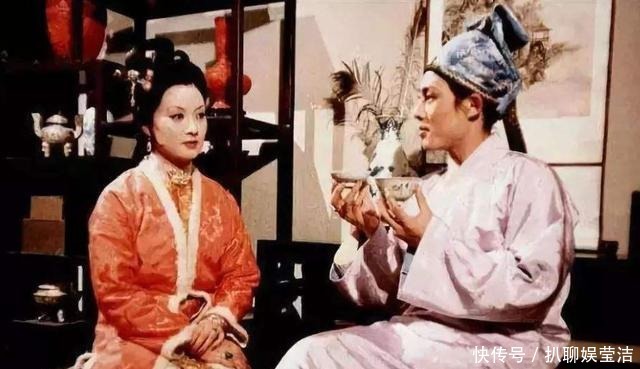 贾琏|凤姐平日盛气凌人,为何却对贾府老仆毕恭毕敬?不止是会做人