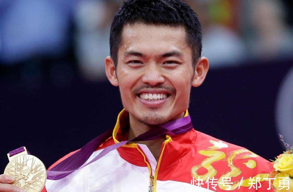 小羽|林丹做饭洗碗化身居家男人,妻子开心搂抱!家住千万豪宅内景曝光