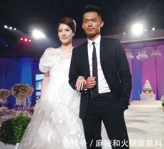 volg|林丹老婆谢杏芳深夜打高尔夫,身着短裙双腿笔直,动作利落显专业
