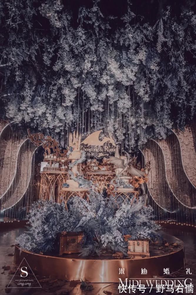 中世纪@用浓烈的色彩和精美的造型,带你感受一场沉浸式的北欧神话婚礼