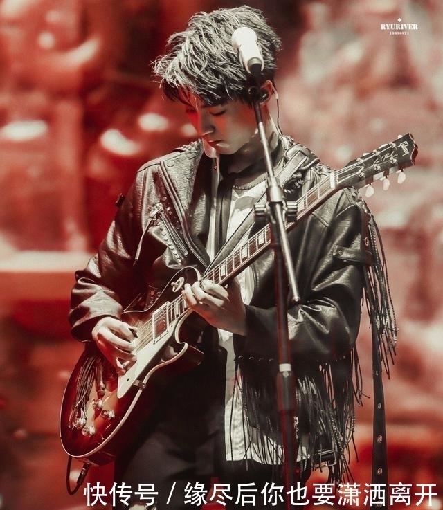 同当年易烊千玺一样,王俊凯当导师遭质疑,年轻就没有实力