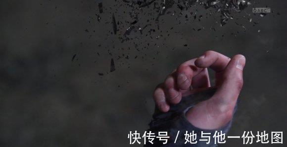 老乌|假面骑士:莲使用灾厄侵袭秒杀贤神,天灾的奇幻书和围巾彻底消散