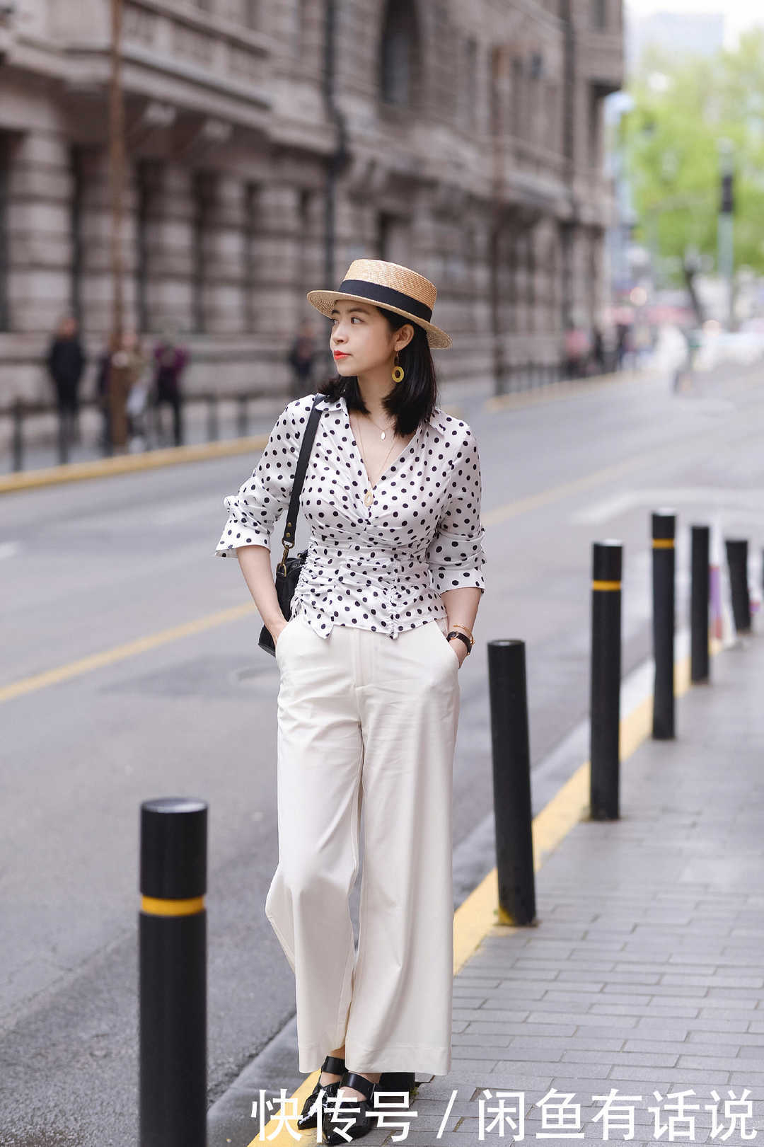 穿搭|三木把“透视波点衫”穿火了，配小抹胸清爽时髦，人群中美成焦点