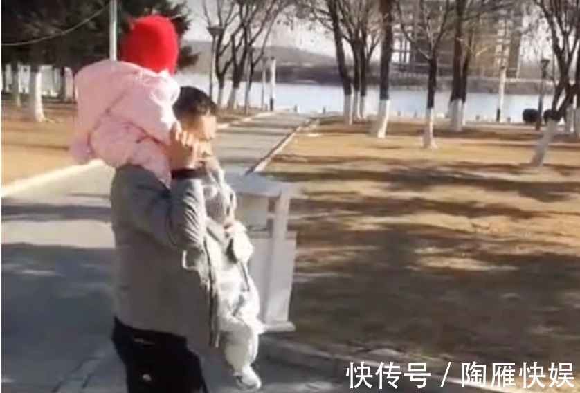 爸爸|自从生了龙凤胎之后,爸爸出门的画风是这样的,简直暖化了