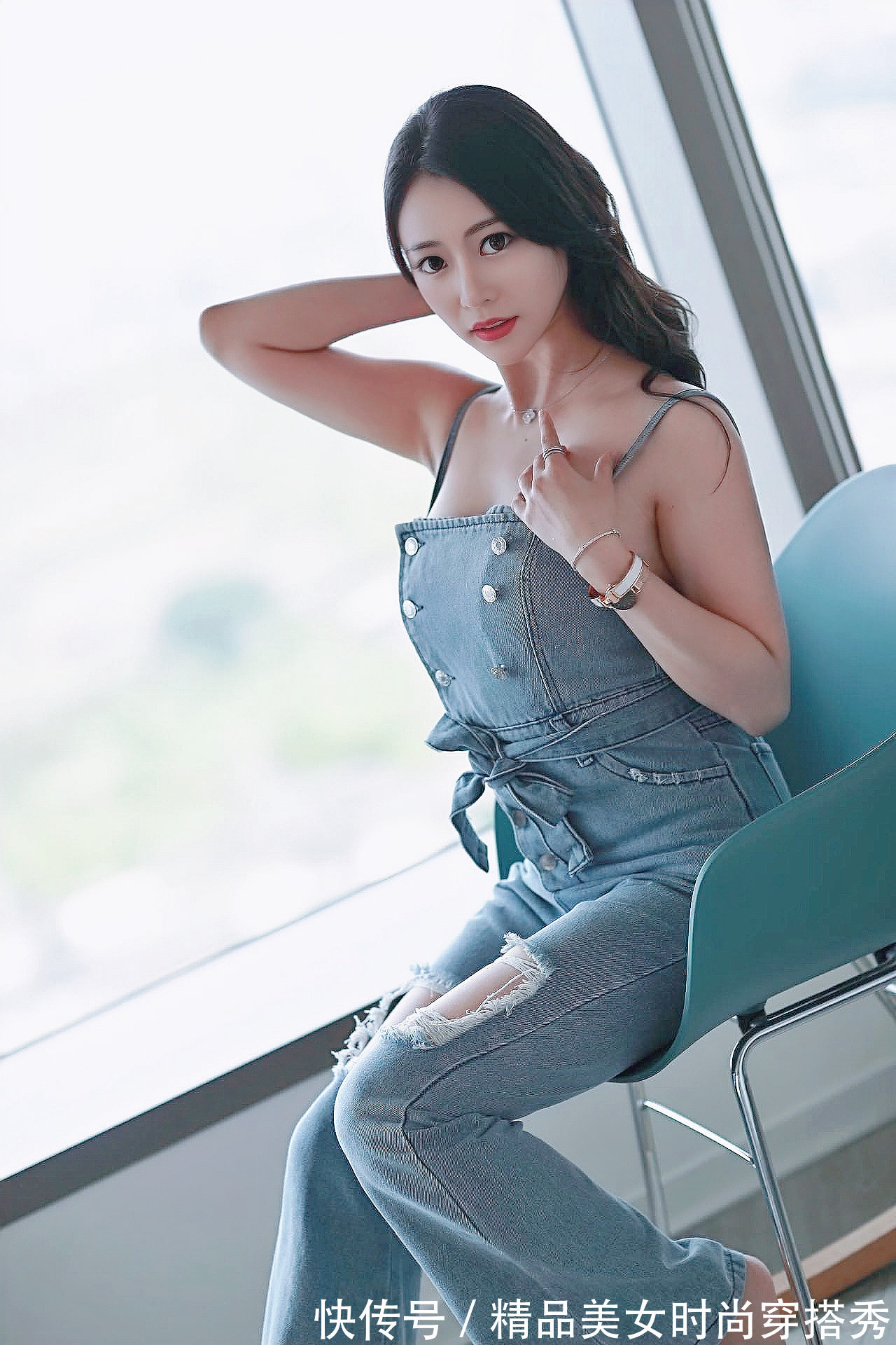 吊带 复古又有气质的吊带牛仔连体裤,双排扣点缀吸睛又有型