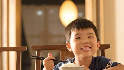 生长激素|进入秋天,这几种表现暗示孩子身高要猛长了,家长别错过哦