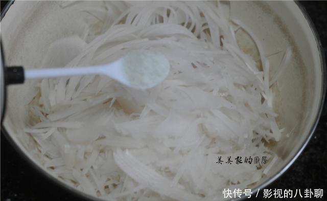 天冷,早餐我家从不吃馒头,最爱萝卜饼,简单省事,比吃肉还好