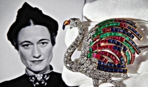 胸针 辛普森夫人的珠宝欣赏,她的豹子手镯柔性真好,能自己垂到手腕上