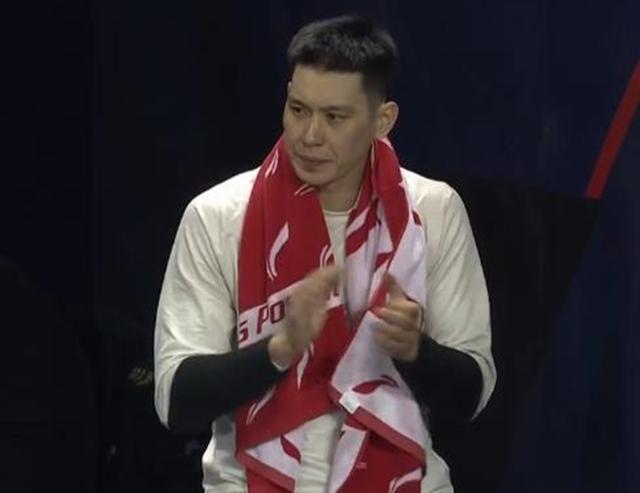 输球|林书豪命中5记三分球,仍难阻止首钢败局!雅尼斯又为输球找借口