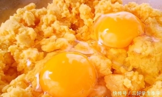 馅饼|玉米面全身是宝，教你秘制新吃法，开水一烫筷子一压，比馅饼好吃