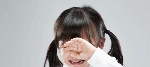 乳牙|8岁男童长出“双排牙”,被拔掉时疼哭了,得知原因后奶奶崩溃