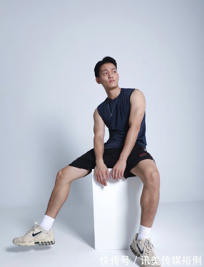 小哥|鼻子高又挺的肌肉小哥,最近练的勤,纬度真的又大很多!