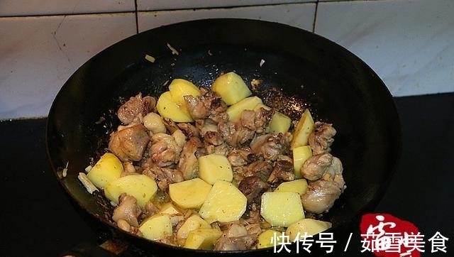 土豆|土豆别再炒丝了,像我这样烧,味道比鸡肉好!
