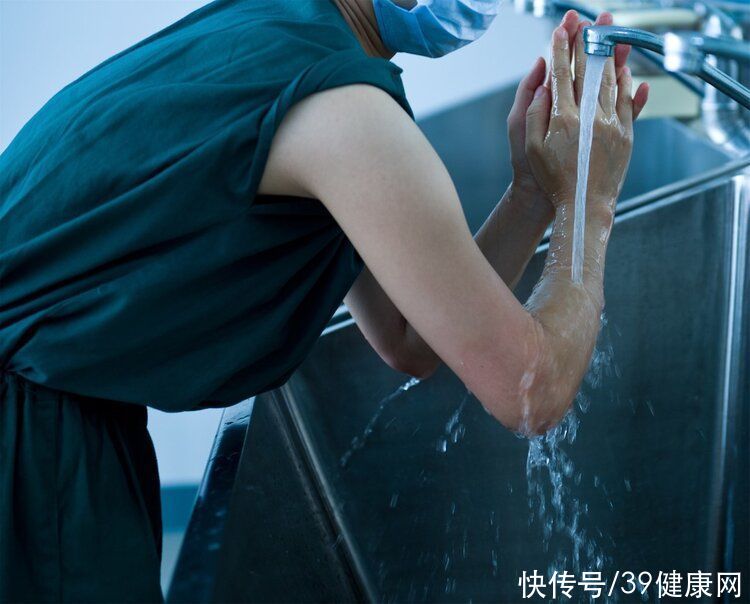 附属第一医院|29岁女生被明星“安利”切胃手术，减重80斤，胃“破”了一个洞