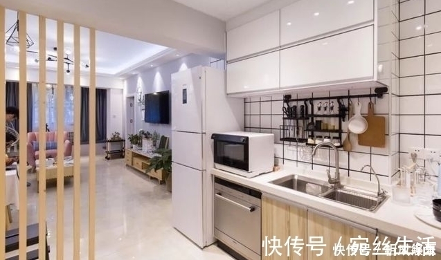 闺蜜|参观闺蜜的98㎡小三居,衣帽间的布置很高级,打开柜门后让我心动