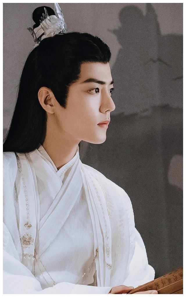 肖战将登新舞台?与官方暖心互动自曝新行程,掀起饭圈新一轮讨论