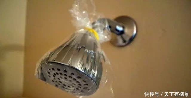 保鲜膜又出新招了！包在头发上，头发变得这么柔顺……
