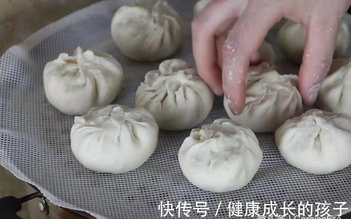 2个洋葱,一把芹菜,教你好吃做法,超解馋,比吃大鱼大肉还香